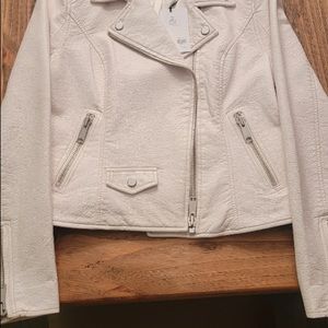 Form flattering white jacket! Size Small
